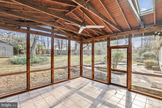 Building Photo - 6154 Beachway Dr