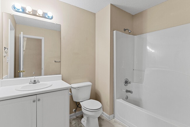 Building Photo - 2019 Emerald Bay Dr