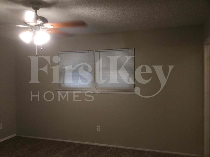 Building Photo - 604 Circleview Dr