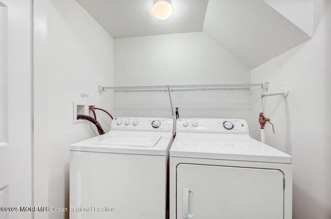 Building Photo - 245 Chickadee Ct