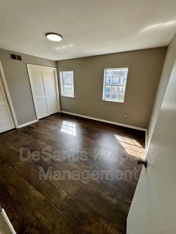 Building Photo - 542 5th Ave