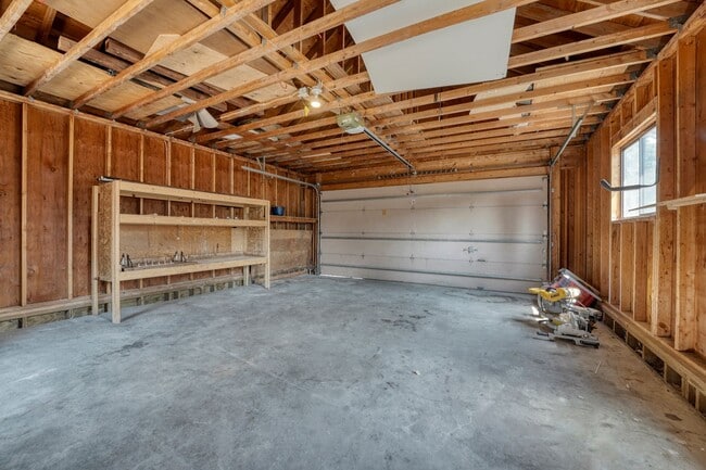 Building Photo - 305 N Chipmunk Cir