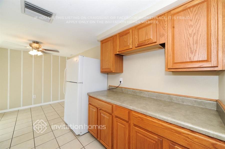 Building Photo - 3910 Glissade Dr