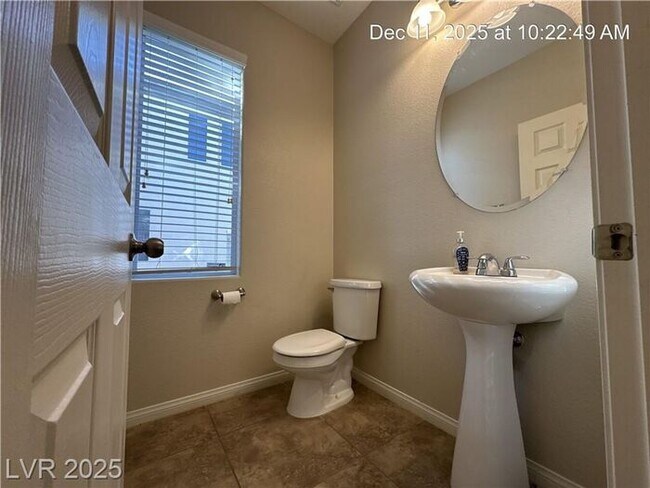 Building Photo - WONDERFUL 2-STORY HOME IN THE SW!