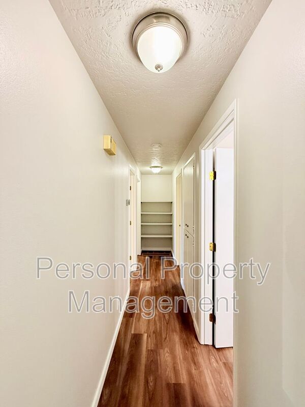 Building Photo - 4603 NE 122nd Ave