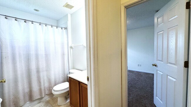 Building Photo - 3 bed/2 bath home, conveniently located in quiet Meadowfield Bluff