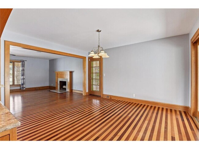 Building Photo - 5207 Doncaster Way