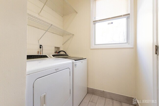 Building Photo - 158 Terrace Ave