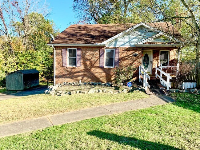 Building Photo - 3401 Oak Lawn Dr