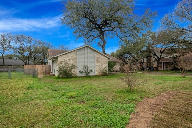Primary Photo - 9009 Sawtooth Ln