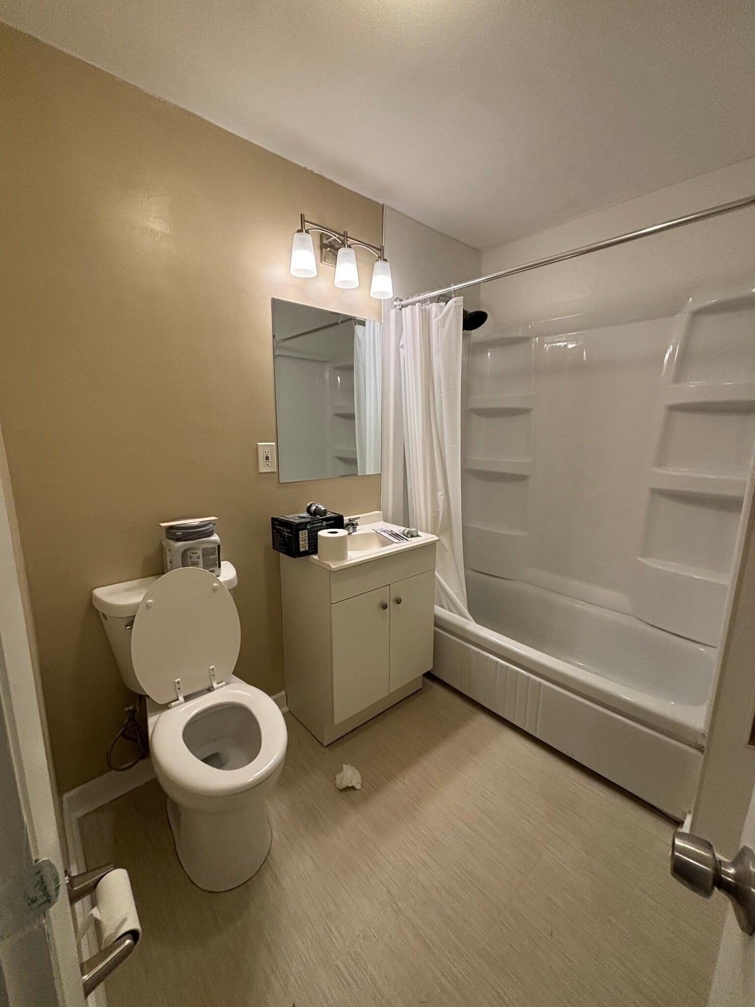 Building Photo - 653 S 69th St