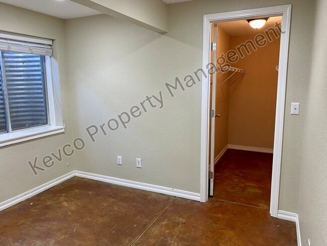 Building Photo - 1637 Westbridge Dr