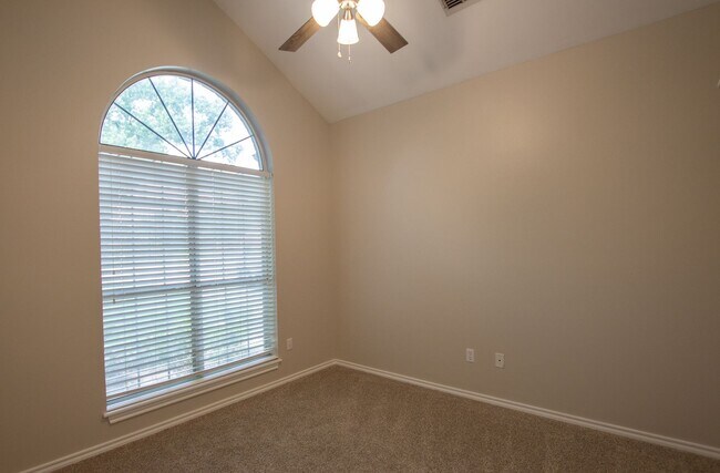 Building Photo - 5716 Bostick Dr