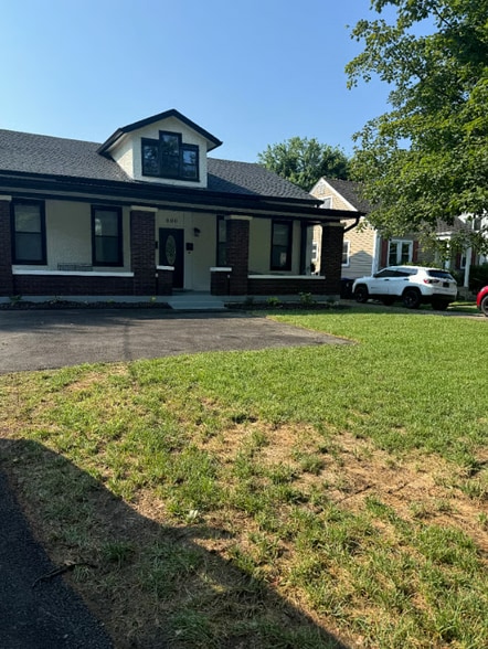 Building Photo - 900 Clarks Ln