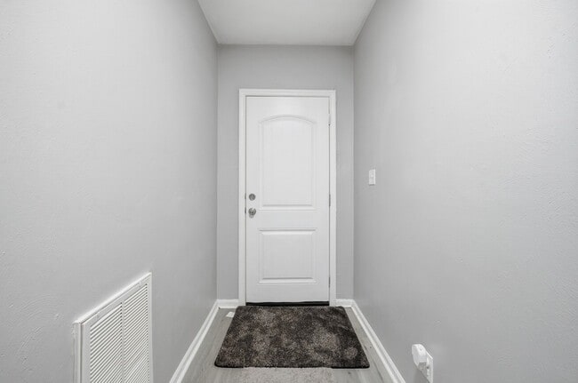 Building Photo - 243 W 32nd St