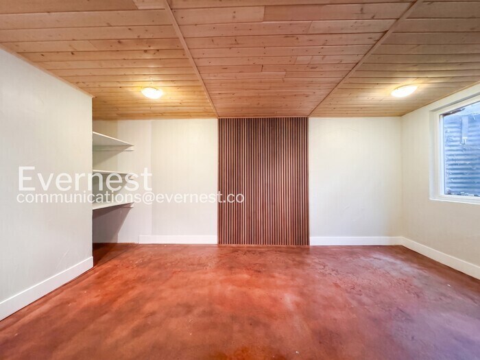 Building Photo - 10806 W Evans Ave