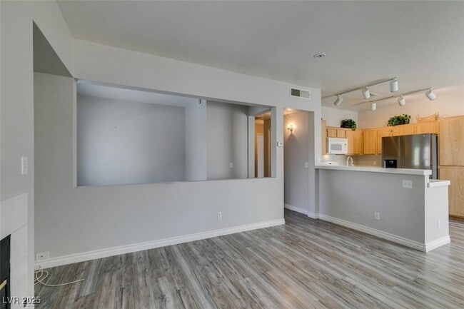 Building Photo - 251 S Green Valley Pkwy