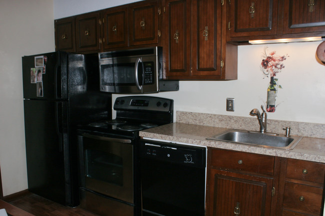 KITCHEN - 200 Arbor Dr