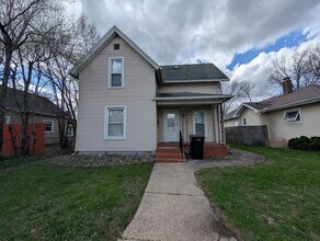 Building Photo - Spacious 3-Bedroom, 1.5-Bathroom Home with Garage – $1,550/Month - Accepting Section 8