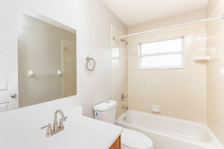 Building Photo - 2514 Allwood Ave