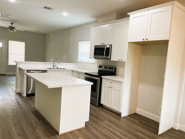 Building Photo - 2218 Bringhurst St