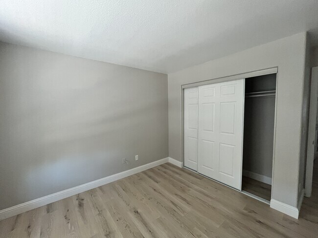 Building Photo - 1134 Kestrel Dr