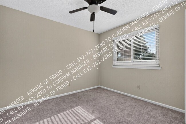Building Photo - 593 King Cir