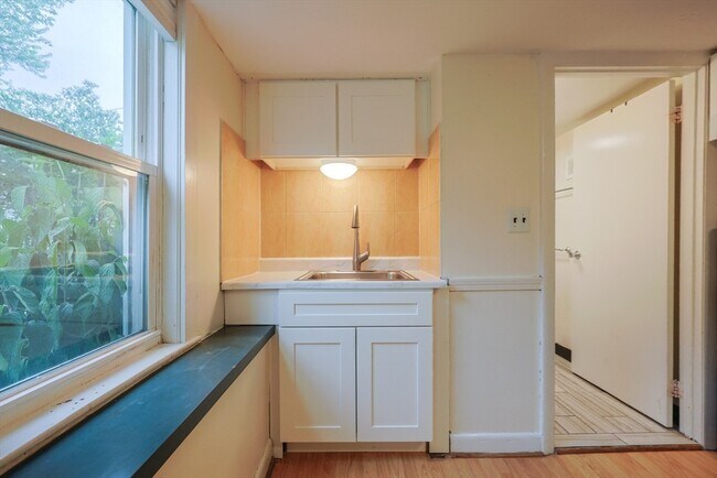 Primary Photo - 16 Beacon Pl