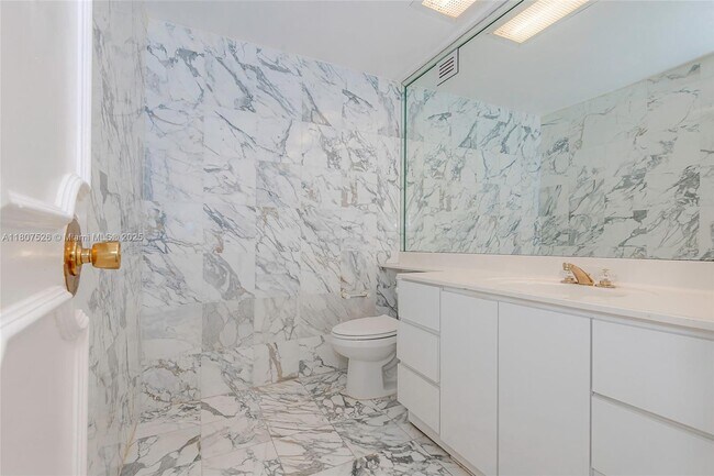 Building Photo - 5255 Collins Ave