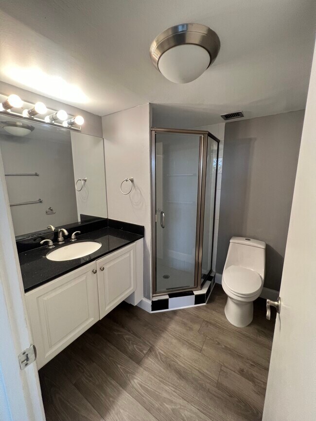 Building Photo - 7 Royal Palm Way