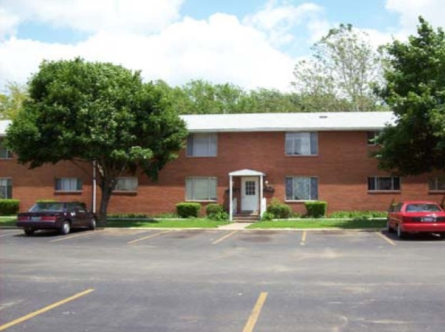 Primary Photo - Castlewood Apartments