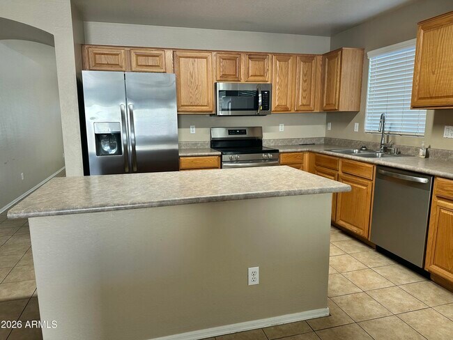 Building Photo - 10520 W Magnolia St