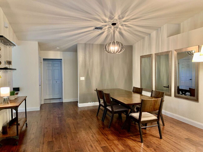 Building Photo - Beautiful Furnished Condo in Coconut Shores VIII