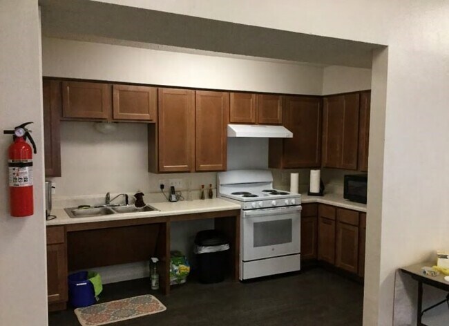 Building Photo - 402 Hinojosa Dr