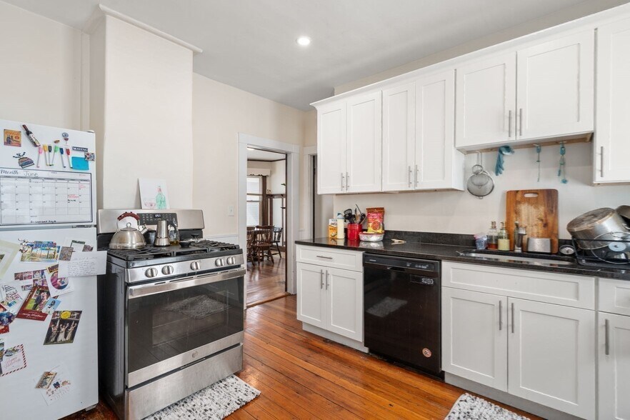 Building Photo - 124 Brooks St