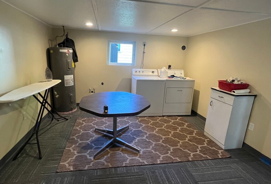 Laundry room - 428 NW 7th St