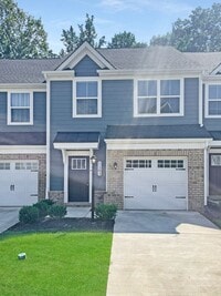 Building Photo - Beautiful Townhome in Ashland !!