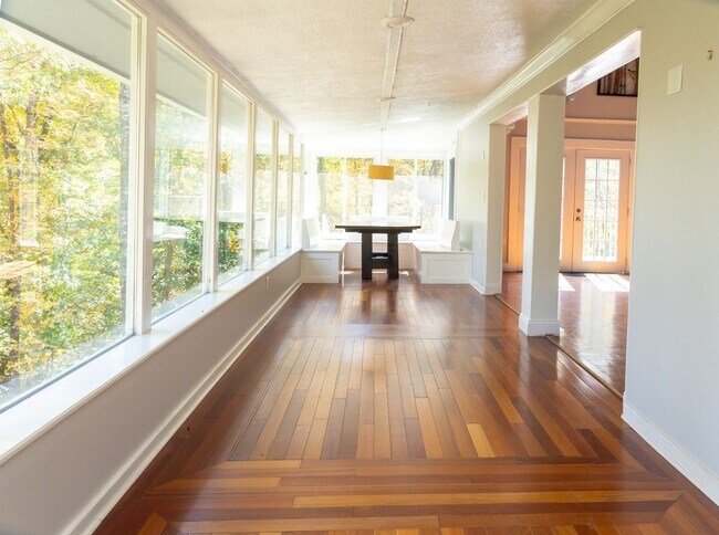 Building Photo - PEACEFUL LIVING.....SECLUSION! Move in ready!!!