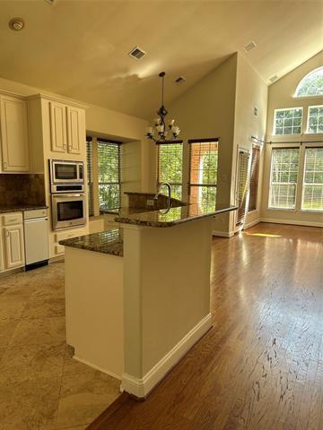 Building Photo - 2521 Briarcrest Dr