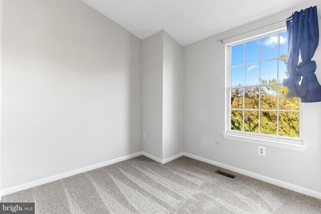 Building Photo - 1232 Quaker Ridge Dr