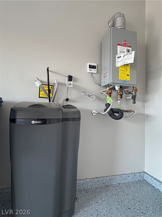 Building Photo - 7490 Lush Oasis Ave.