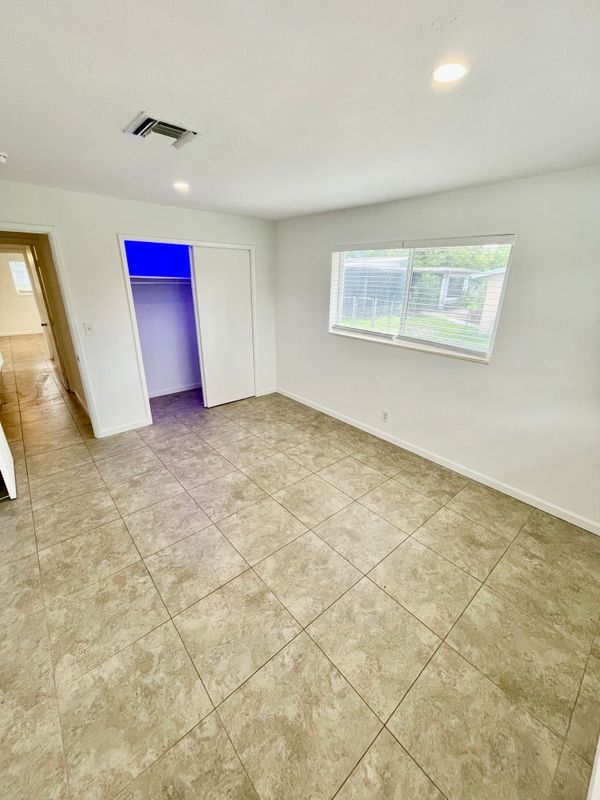 Building Photo - 4430 W Broward Blvd