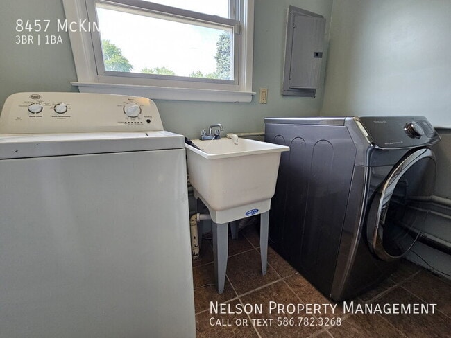 Building Photo - 8457 McKinley-