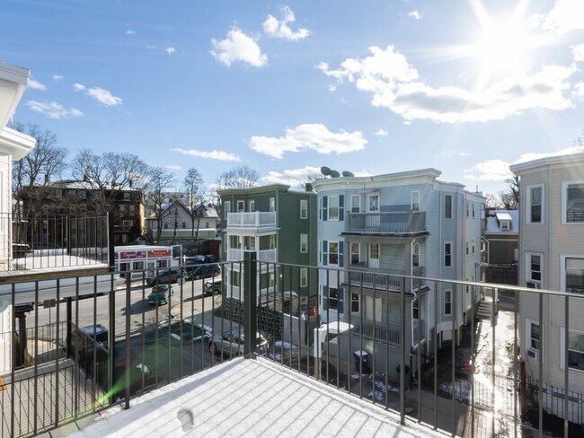 Building Photo - 9 Tovar St