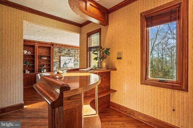 Building Photo - 9939 Bentcross Dr