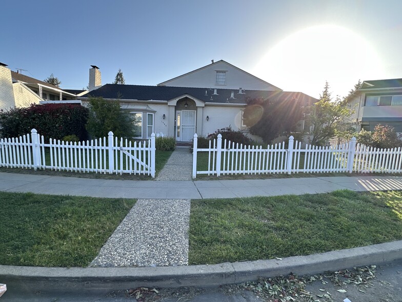 Building Photo - 1549 Brookvale Dr