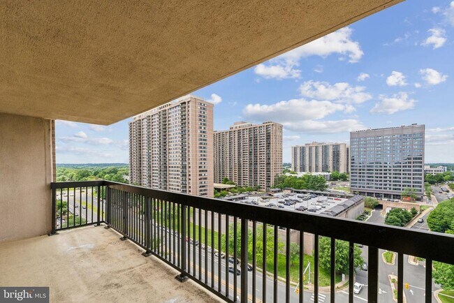 Building Photo - 3713 S George Mason Dr