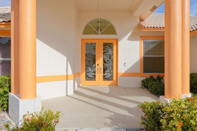 Building Photo - 781 SW Dolores Ave