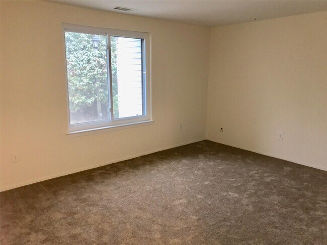 Building Photo - 309 Clubhouse Ct