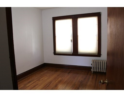 Building Photo - 211 Elm St